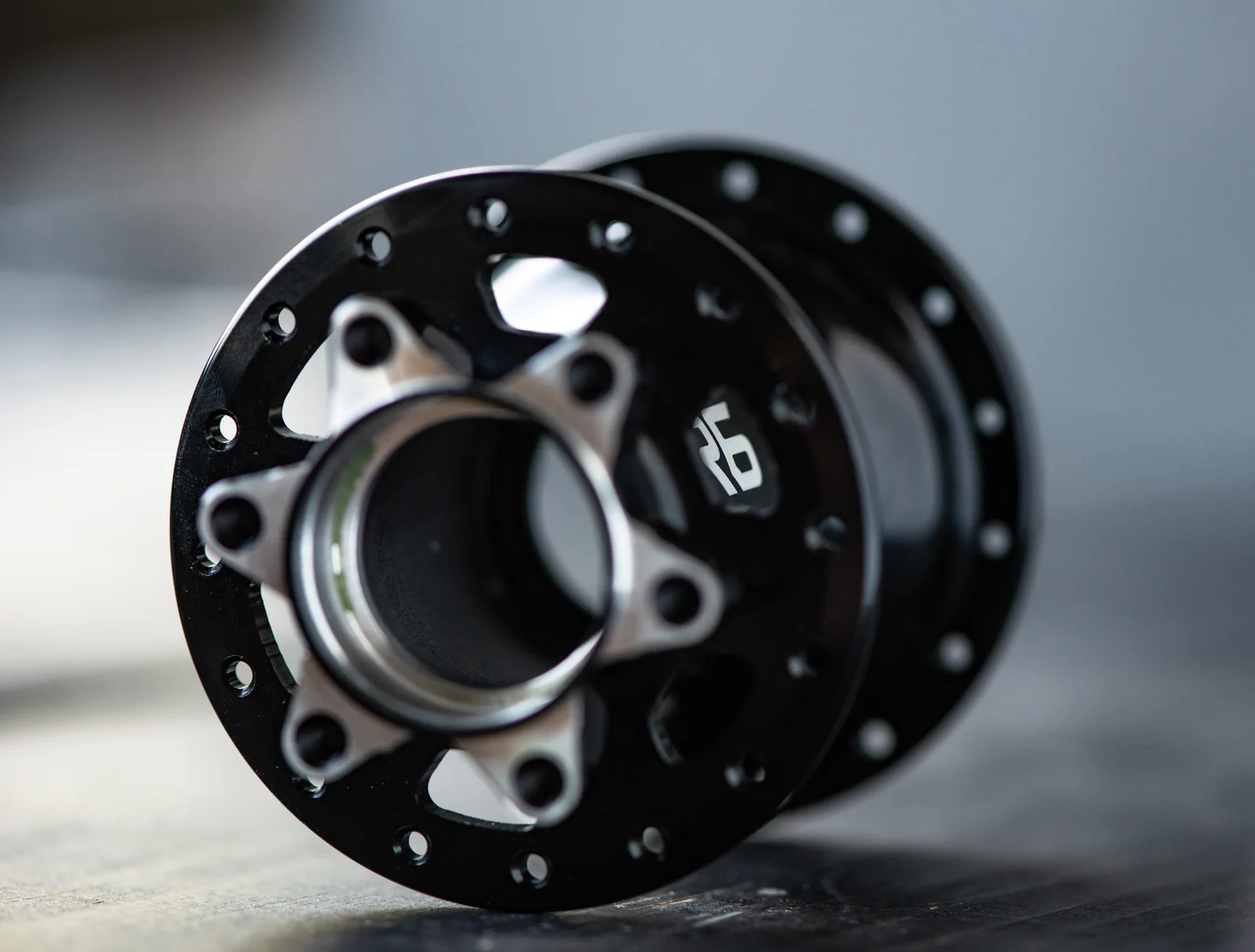 R6 Front Hub - Image 2