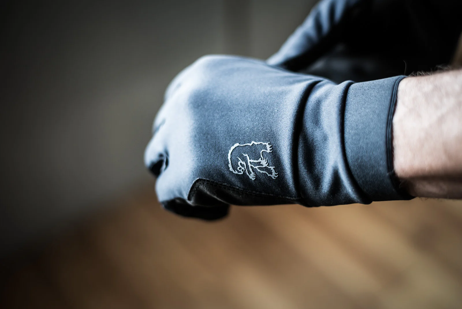 Raven Glove - Image 3