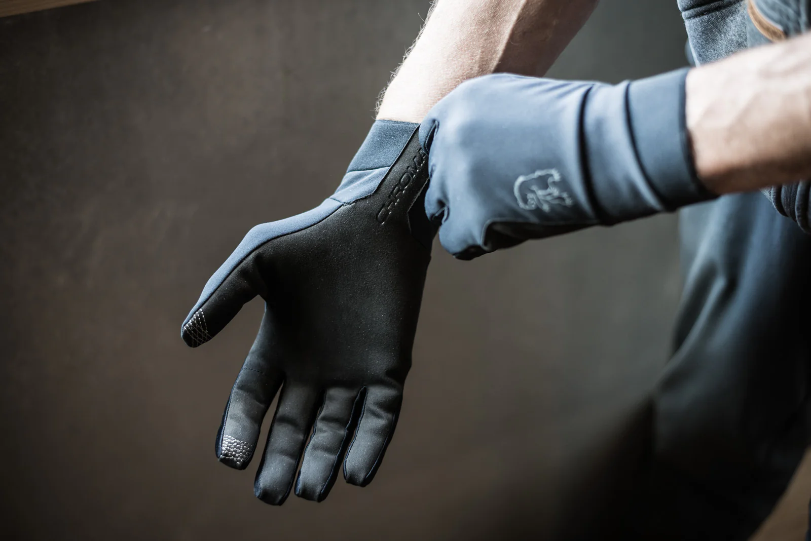 Raven Glove - Image 4