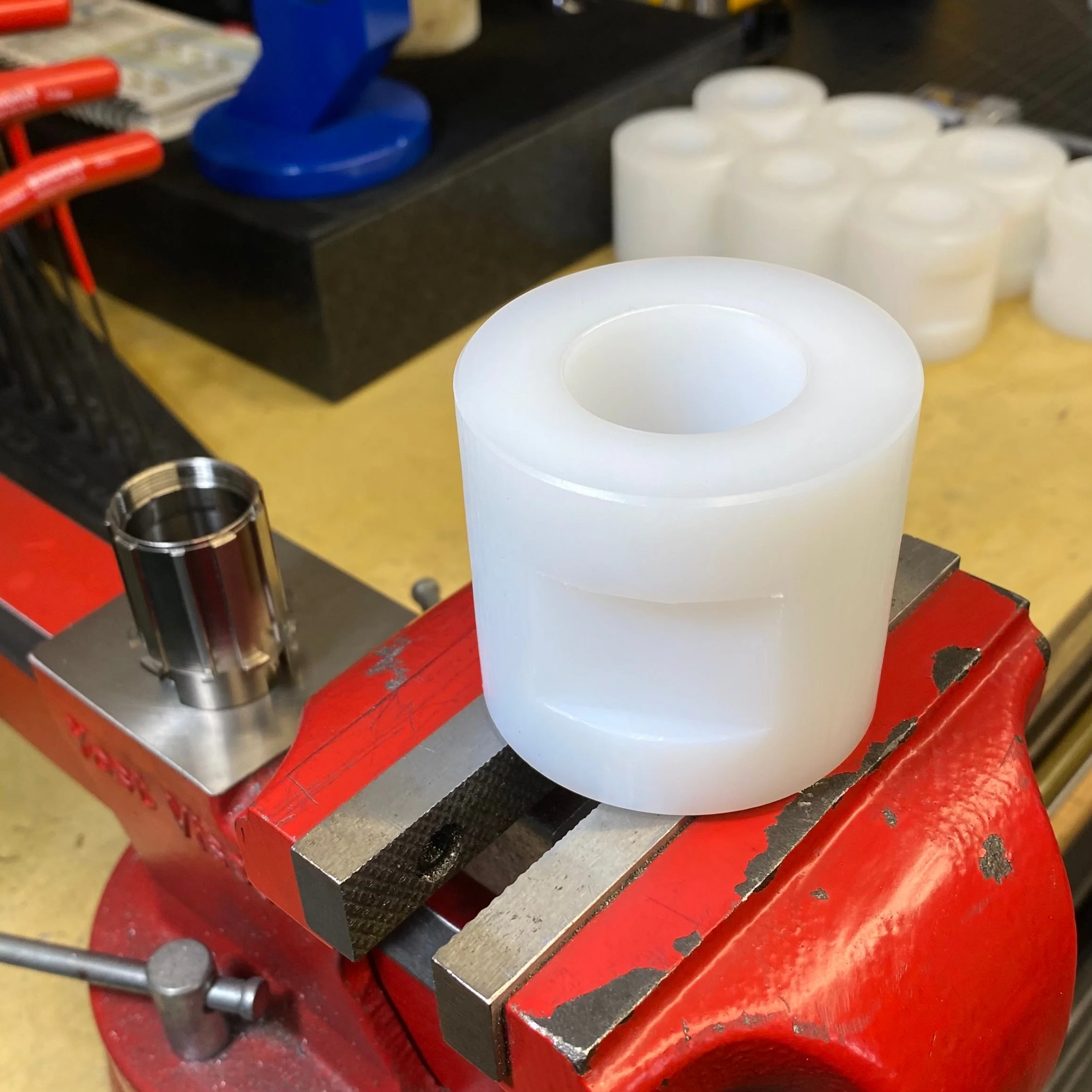 Vise-friendly Hub Support Tool - Image 4